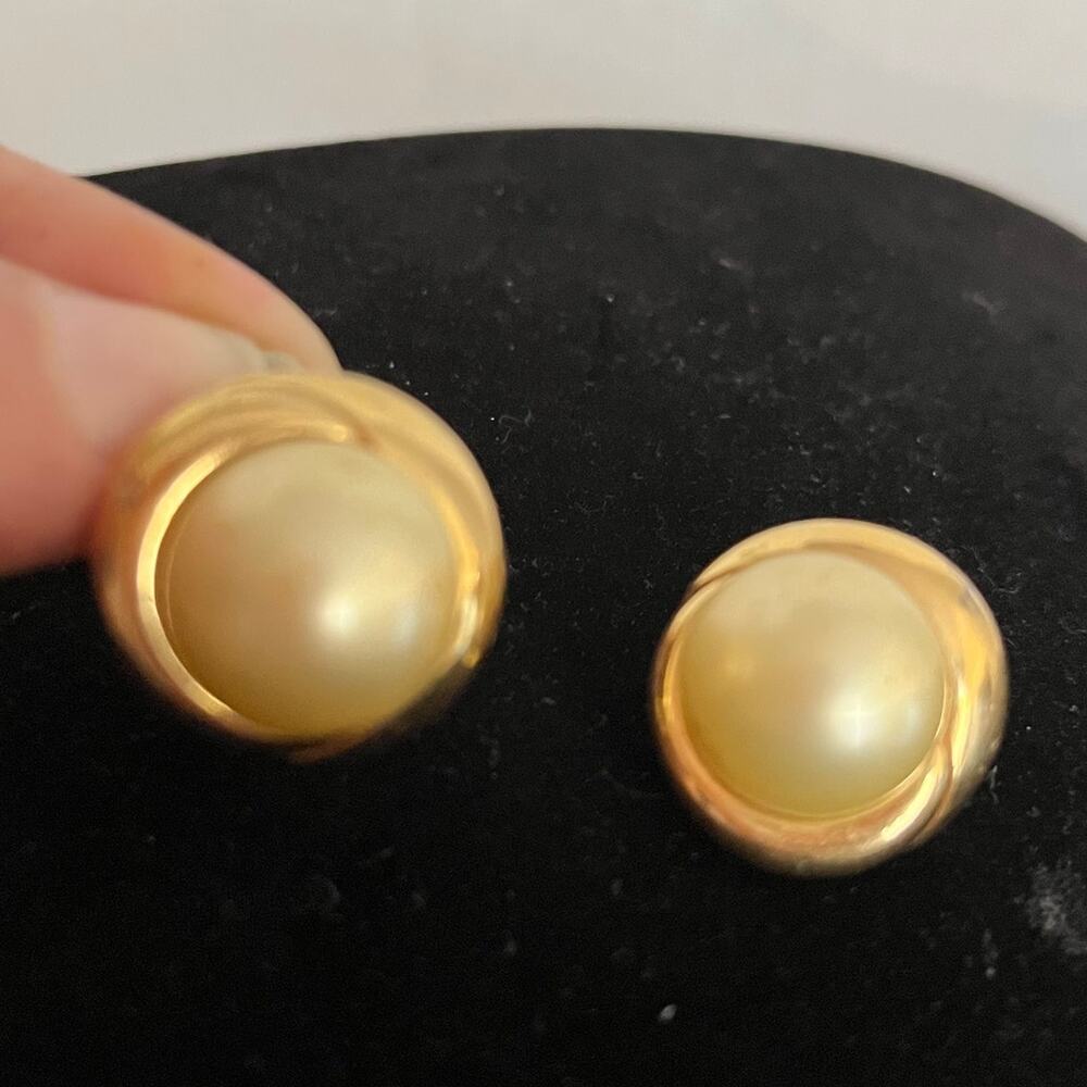 Vintage 90s Ciner Faux Pearl Clip On Earrings Gold Sign Quiet Luxury Old Money